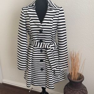 Forever 21 supper cute winter coat size medium.